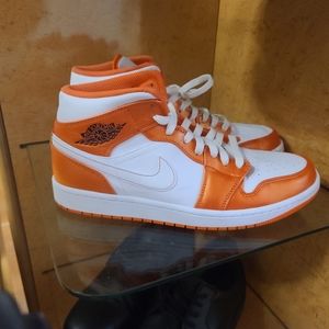 Retro Air Jordan 1 Mid SE Electro Orange and White Size 9.5